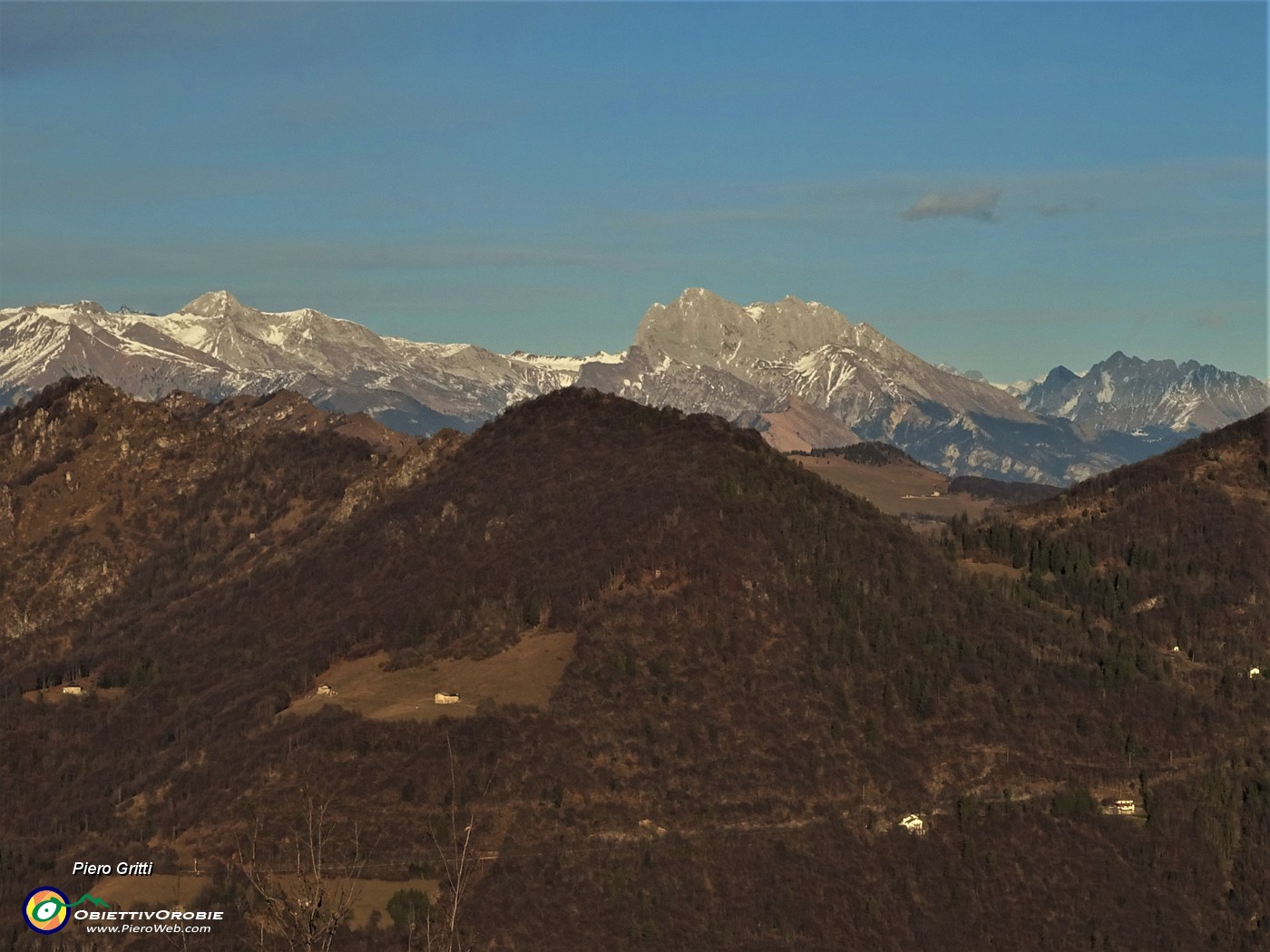 28 Zoom verso Presolana, Pizzo Camino e Ferrante.JPG